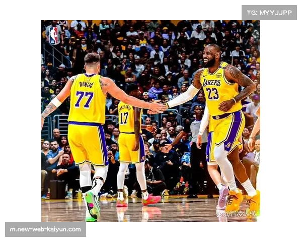 湖人官方确认海斯因膝盖不适缺席对森林狼比赛